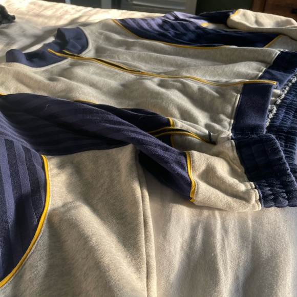 Urban outfitters full zip sweater size small✨ - Picture 2 of 4